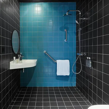 The Social Hub 4*