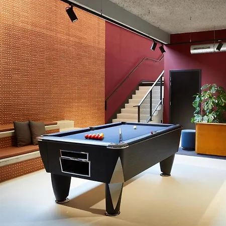 The Social Hub 4*